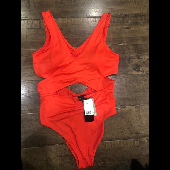BNWT H & M one piece swimsuit - Picture 9 of 10